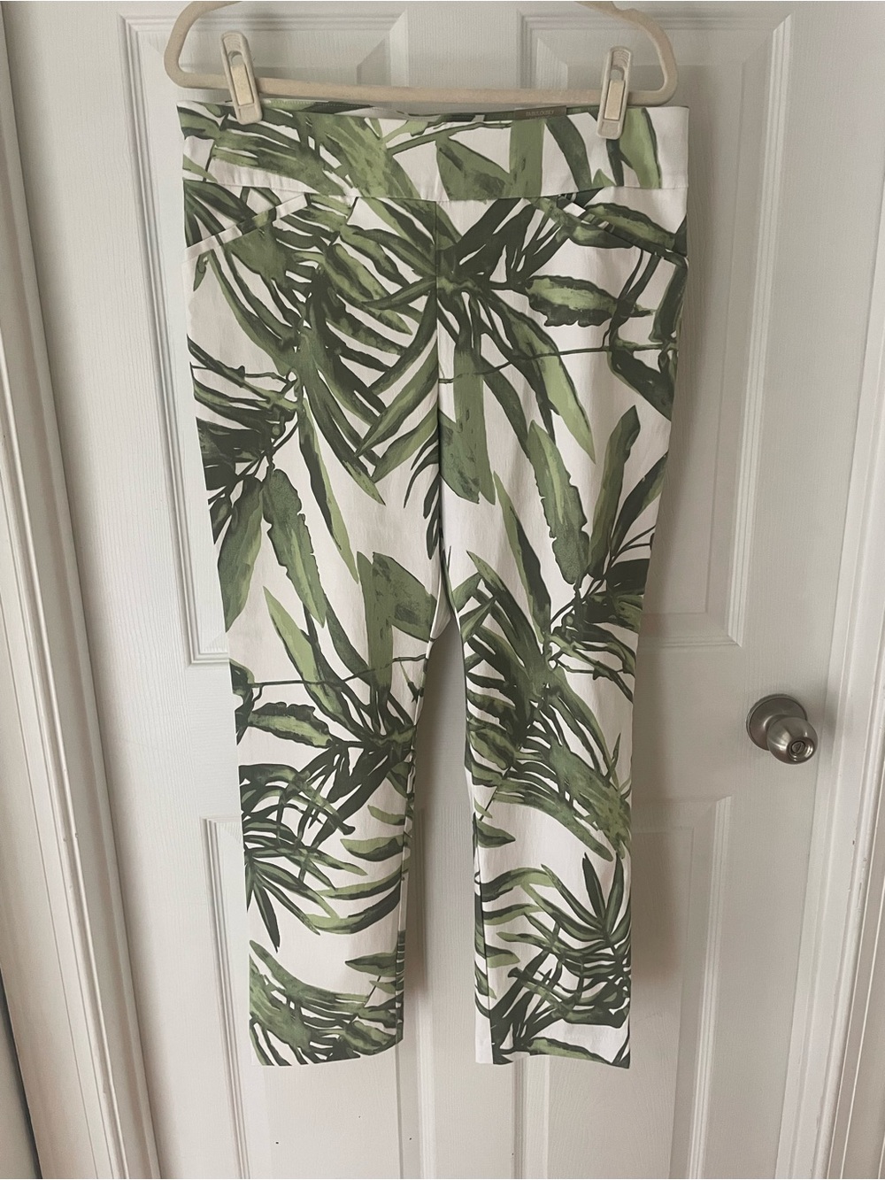 NWT Chico’s Green Palm Print Crop Pants